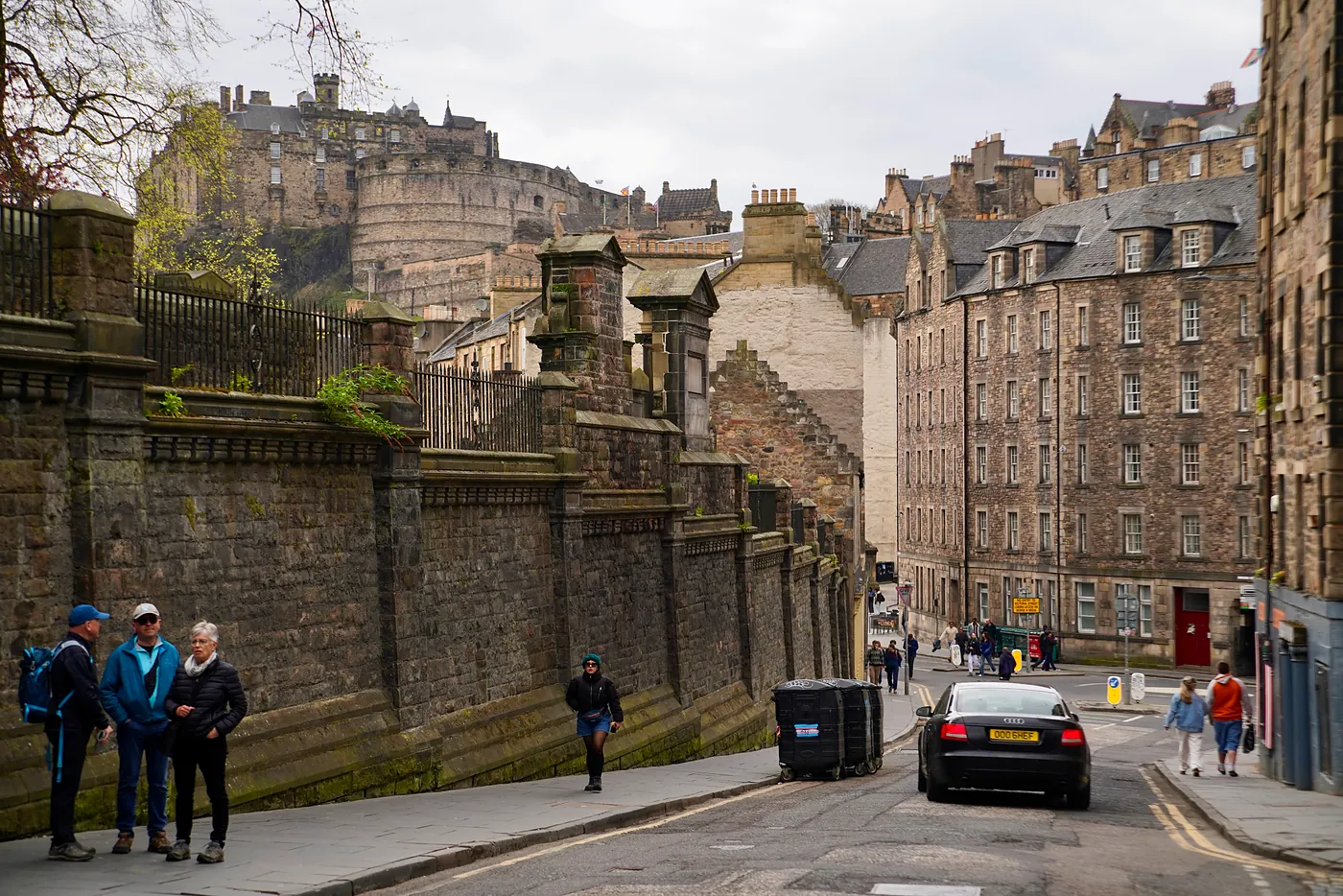 A road descending to the Grass Market.